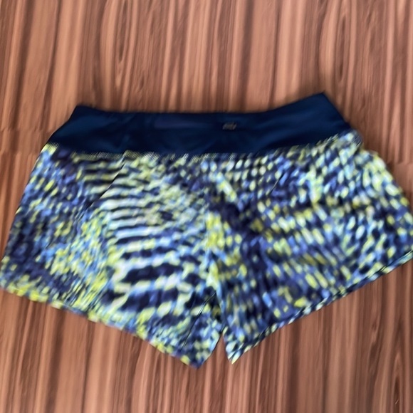 NIKE Dri Fit Running Shorts Size Medium - Picture 4 of 10